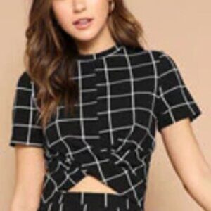 Short Sleeve Grid Twist Crop Top